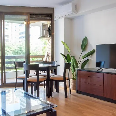 Apartment Comfy 150m From San Juan